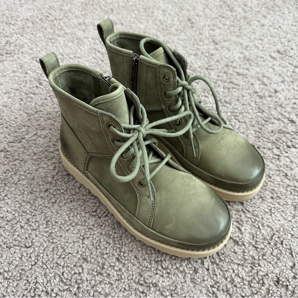 NWOB UGG Deconstructed Green Lace-up Hiker Boots. Womens Size 5.